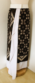 Zware authentieke Balinese huwelijkssarong. 150 X 95 cm.