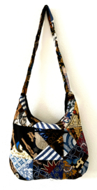 Schoudertas 38 x 29 cm. Hoofdvak en zijvak met rits. Gevoerd.