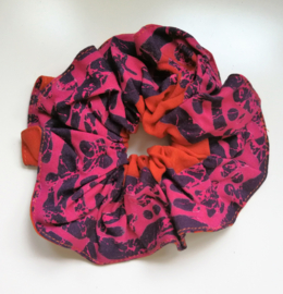 Schitterende batik wokkel/scrunchie. Voor paardenstaart, vlecht of knot. Met dubbelzijdige batik print.