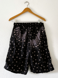 Batik herenshort. Maat 44/46.