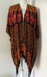 Sarong vest pauw, oranje/rood/zwart/groen. Symbool van onsterflijkheid. 100% rayon, met sarong knoop.