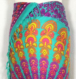 Sarong pauw, multi color. Symbool van onsterfelijkheid.