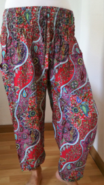 Broek Bohemian 'Paysley Dream' rood/multi. Maat 38 t/m 42.