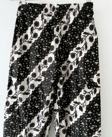 Authentieke Javaanse batik broek. Maat 122 en 146.