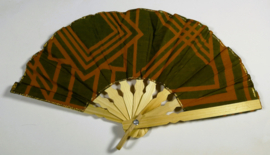 Kleurrijke waaier. Bamboe met batik stof. 18 cm. 