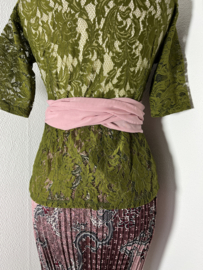 Traditionele Balinese set. Maat 38.