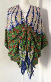 Sarong vest pauw, appelgroen/oranje/blauw. Maat 36 t/m 50.