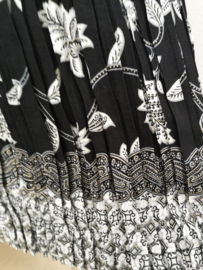 Batik uit Java. Authentieke rok plissé. Maatbereik 36 t/m 42.