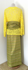 Luxe en authentieke traditionele Balinese set. Maat 54.
