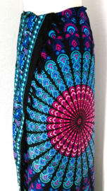 Sarong pauw, turquoise/zwart/multi.  Symbool van onsterfelijkheid.