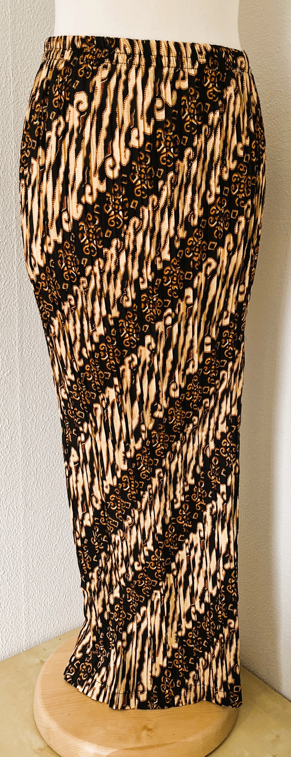 Batik uit Java. Authentieke rok plissé. Maatbereik 38 t/m 42.