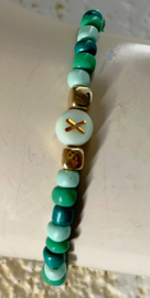 Uit het atelier van Puck. Naam armbandje  'X'.