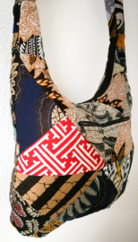 Schoudertas 38 x 29 cm. Hoofdvak en zijvak met rits. Gevoerd.