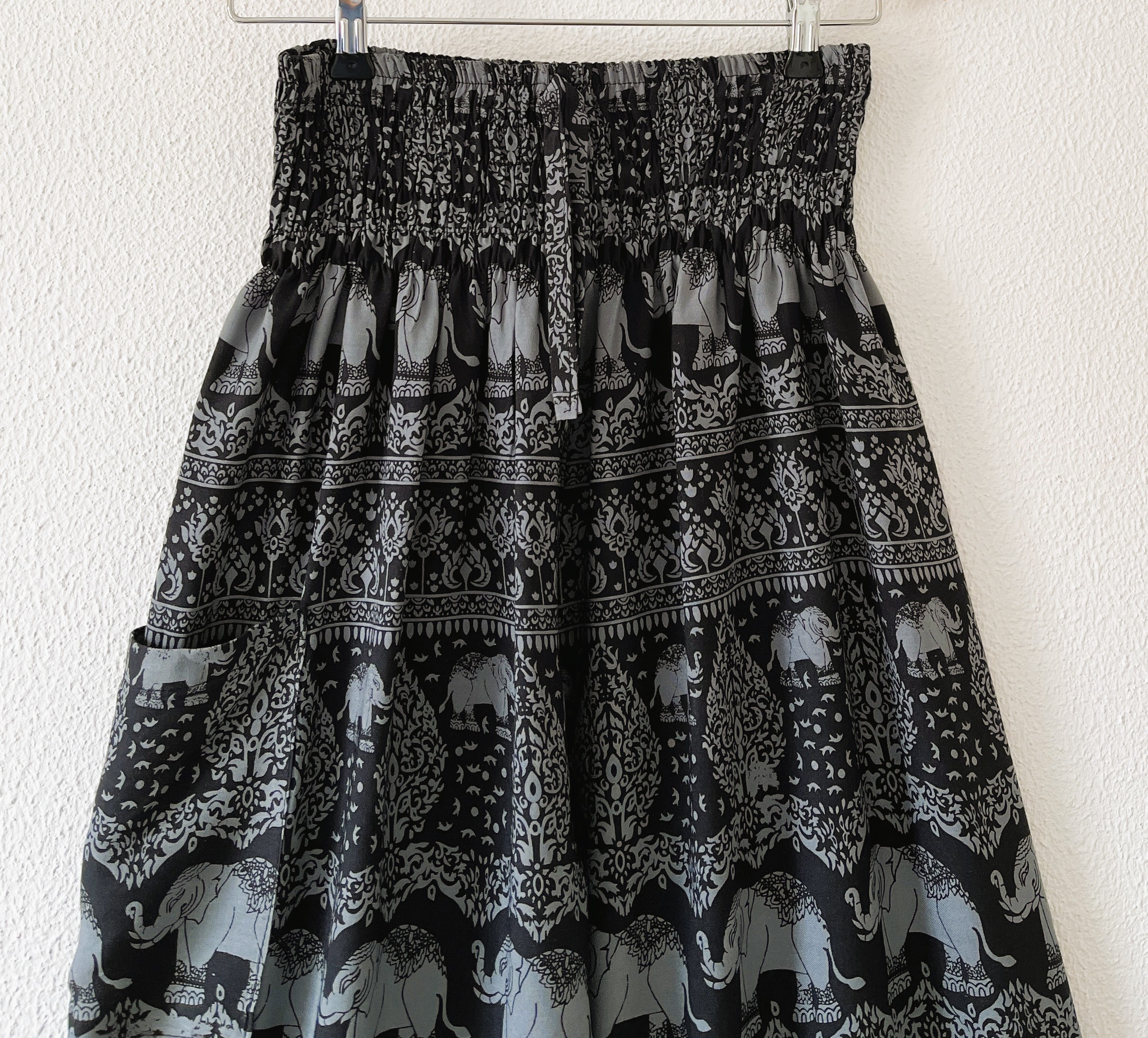 Bohemian broek olifant. Zwart-antraciet. Lange benen model.  Maat 42/44.