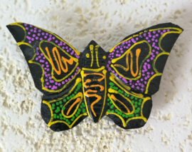 Koelkast magneet vlinder. Beschilderd door de Balinese aboriginals, de Bali Aga. 4 x 7 cm.