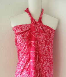 Schitterende batik sarong van zware kwaliteit, roze tinten. Uit Dian's collectie. 115x150 cm met sarongknoop. 100 % rayon.