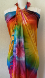 Sarong tie dye 'Tujuh'.