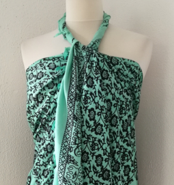 Sarong pauw, pastel groen/zwart.  Symbool van onsterfelijkheid.