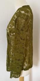 Traditionele Balinese kanten Kebaya mosgroen. Maat 44 t/m 60.