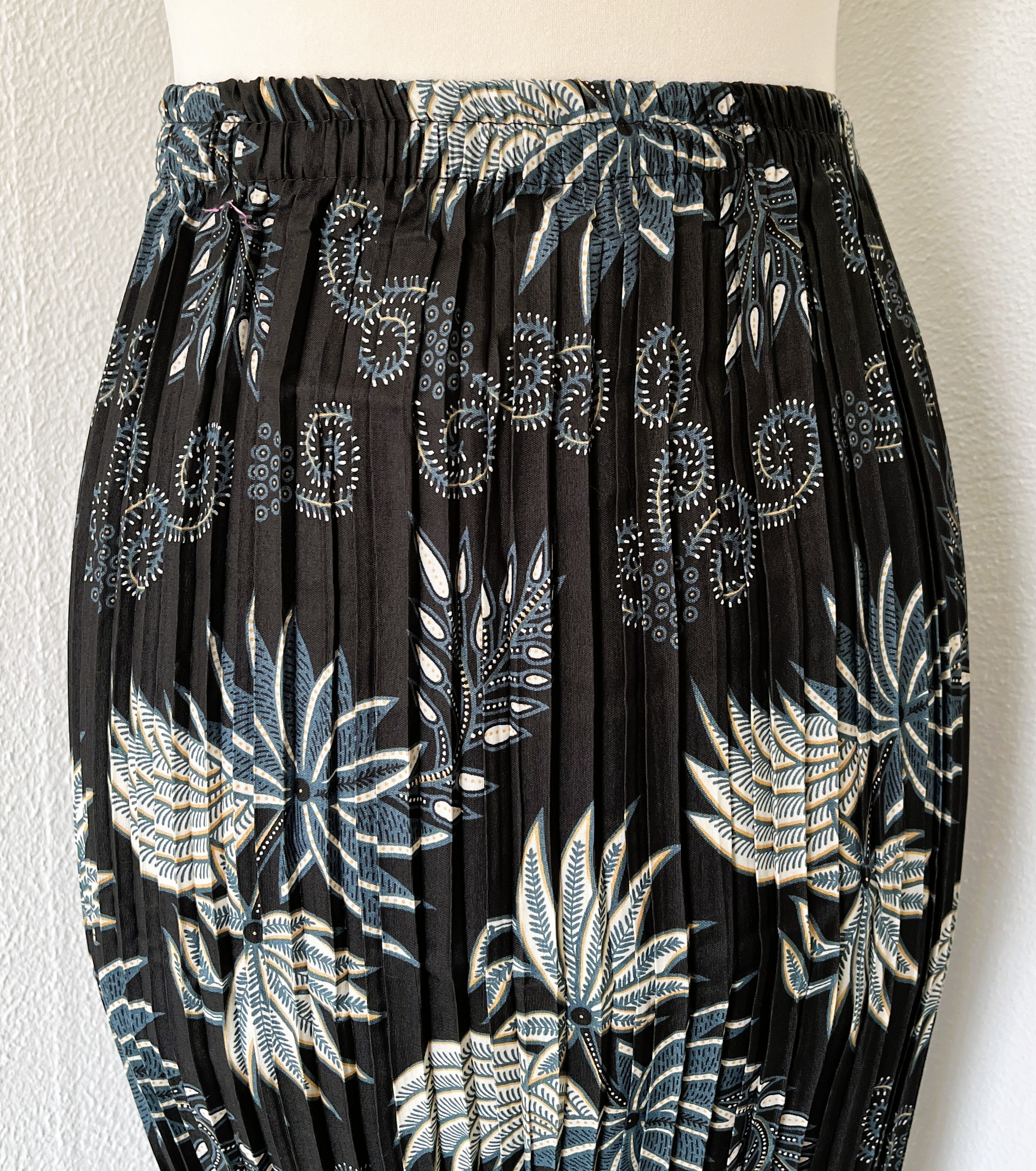 Batik uit Java. Authentieke rok plissé. Maatbereik 38 t/m 42.