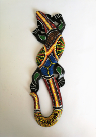 Gekko. Symbool van geluk. Gemaakt door de Balinese aboriginals. Laat hem tegen de muur opkruipen. 30 cm.