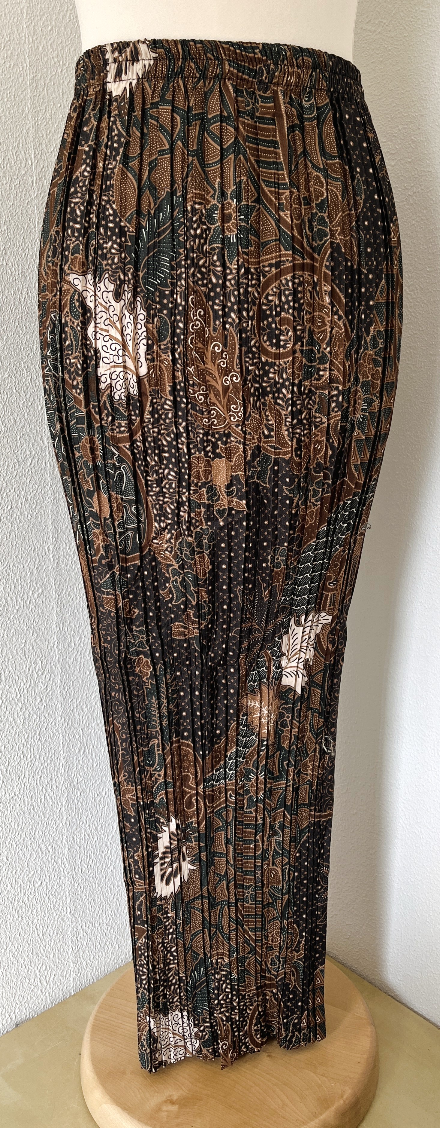 Batik uit Java. Authentieke rok plissé. Maatbereik 38 t/m 42.