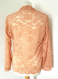 Traditionele Balinese kanten kebaya zalm. Maat 44 t/m 54.