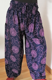 Broek 'Bali Art' paars/roze. Maat 44 t/m 48.