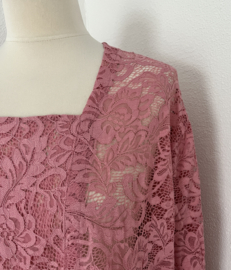 Traditionele Balinese kanten kebaya oud roze. Maat 44, 52, 54 en 54/56 en 56.