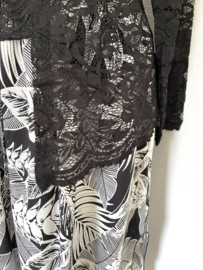 Traditionele kebaya set. Maat 42.