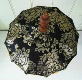 Bali parasol 60 cm zwart.  Diameter 47 cm. Op houten voet van palisander.