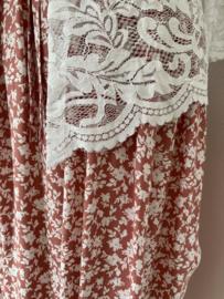 Traditionele kebaya set. Maat 36.