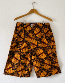 Short van authentieke Javaanse batik. Maat heren 54/56. Dames 46/48.