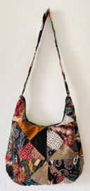 Schoudertas 38 x 29 cm. Hoofdvak en zijvak met rits. Gevoerd.