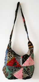 Schoudertas 38 x 29 cm. Hoofdvak en zijvak met rits. Gevoerd.