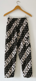 Authentieke Javaanse batik broek. Maat 122 en 146.