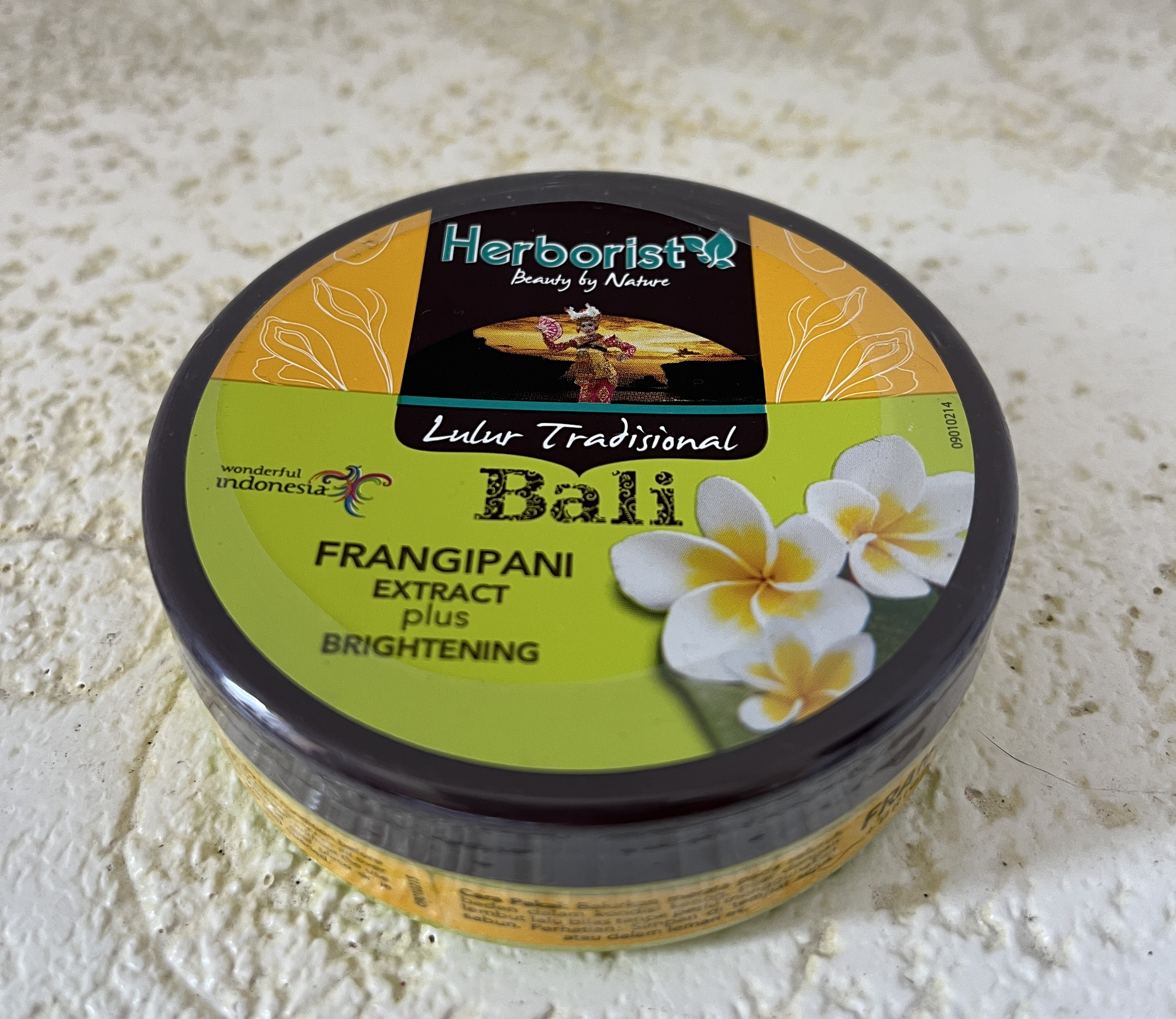Herborist Tradisional Scrub. Uit de traditionele Balinese Spa. Met Frangipani  extract. 100 gram.