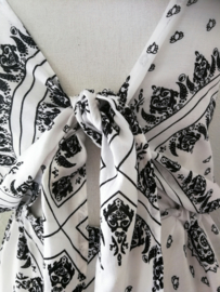 Korte zomerse mouwloze jumpsuit 'Mandala art'.  Maat 36 t/m 40.