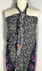 Sarong pauw, zwart/multi.  Symbool van onsterfelijkheid.