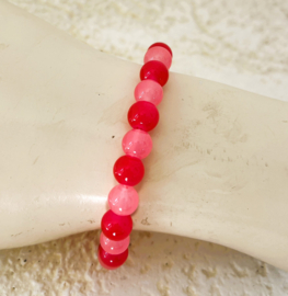 Uit het atelier van Ana. Armband 'framboos'.