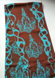Exclusief batik sjaaltje uit Oost-Java. Choco/aqua. 30x195 cm. 100% rayon. Wasbaar op 30 graden.