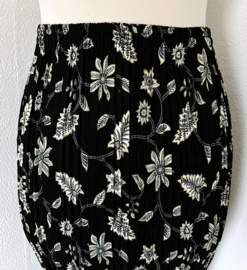 Batik uit Java. Authentieke rok plissé. Maatbereik 36 t/m 42.