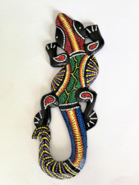 Gekko. Symbool van geluk. Gemaakt door de Balinese aboriginals. Laat hem tegen de muur opkruipen. 20 cm.