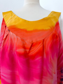 Heerlijk wijd tie dye jurkje.  One size voor maat 44/46.