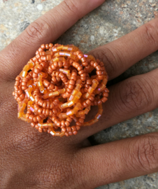 Grote handgemaakte ring 'Rose roest'.