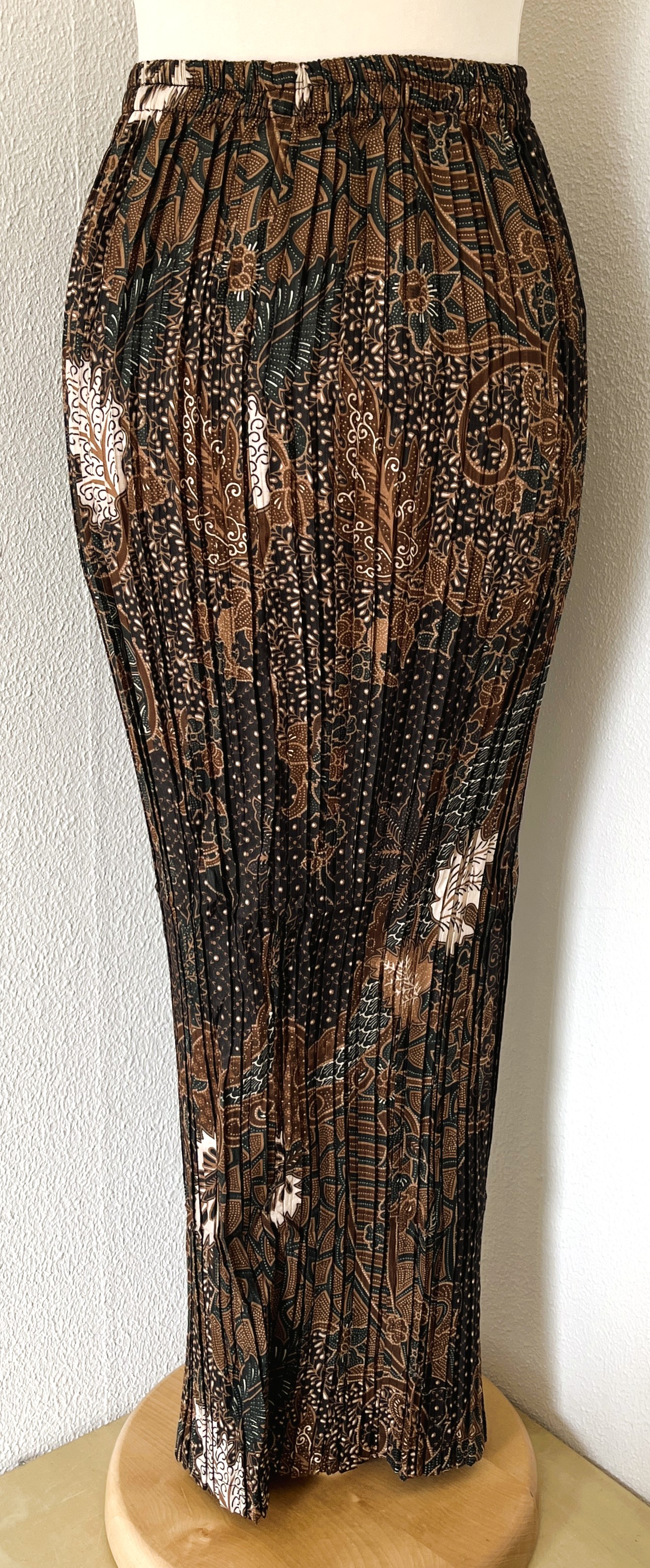 Batik uit Java. Authentieke rok plissé. Maatbereik 38 t/m 42.