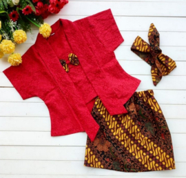 Complete authentieke Balinese kebaya set. Maat 110.