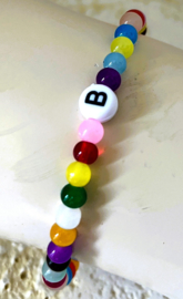 Uit het atelier van Ana. Armbandje 'B'.