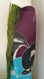 Bali strandlaken tuimelaartjes met franje. Symbool voor vrijheid en liefde. 160 X 120 cm, 100 % rayon. Wasbaar op 30 graden. Met bloemetjes sarongknoop.