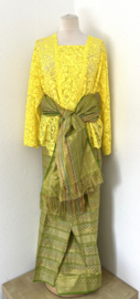 Luxe en authentieke traditionele Balinese set. Maat 54.